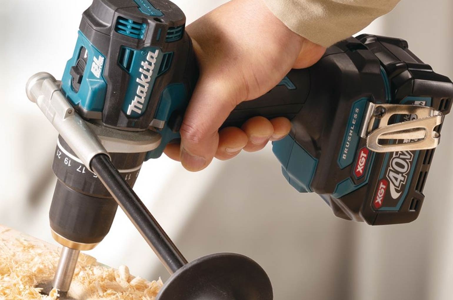Which brand is better, Dewalt or Makita