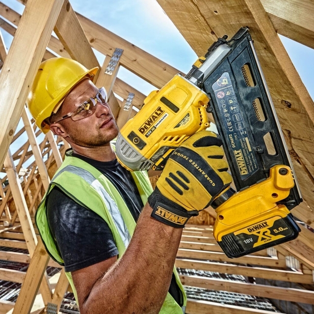 DCN692N Best Cordless Nail Gun 2024