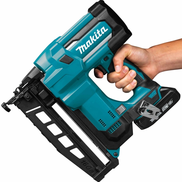 MAKITA MAKITA DBN600RTJ 18v 16G Brad Nailer with 2x5ah batteries