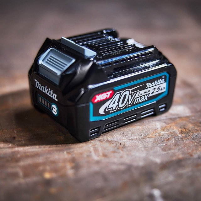 Makita CL001G + BL4025 40v セット