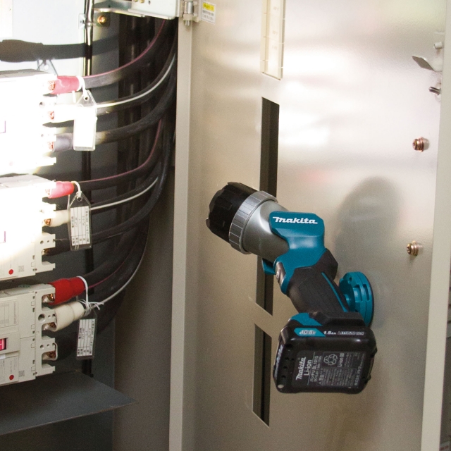 MAKITA MAKITA ML106 12v CXT LED Torch BODY ONLY