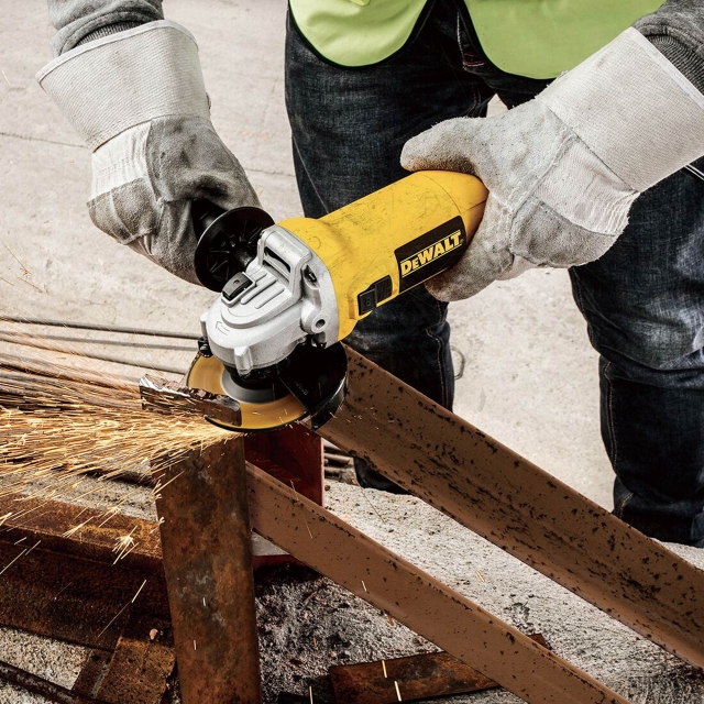 DEWALT DEWALT DWE4117 240v 125mm 950w SAG Grinder