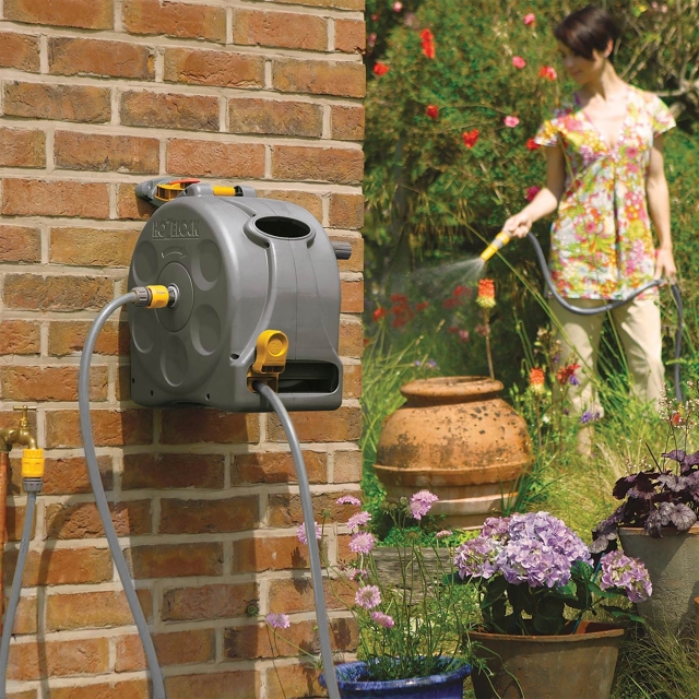 HOZELOCK HOZELOCK 2415R0000 2in1 Compact Enclosed Reel with 25m Hose + Fittings