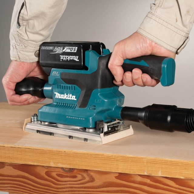 MAKITA MAKITA DBO380Z 18v Brushless Finishing Sander BODY ONLY
