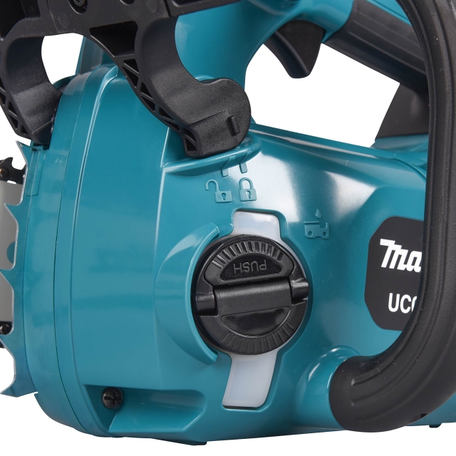 MAKITA MAKITA UC003GD202 40v Brushless Top Handle Chainsaw with 2x 2.5ah Batteries