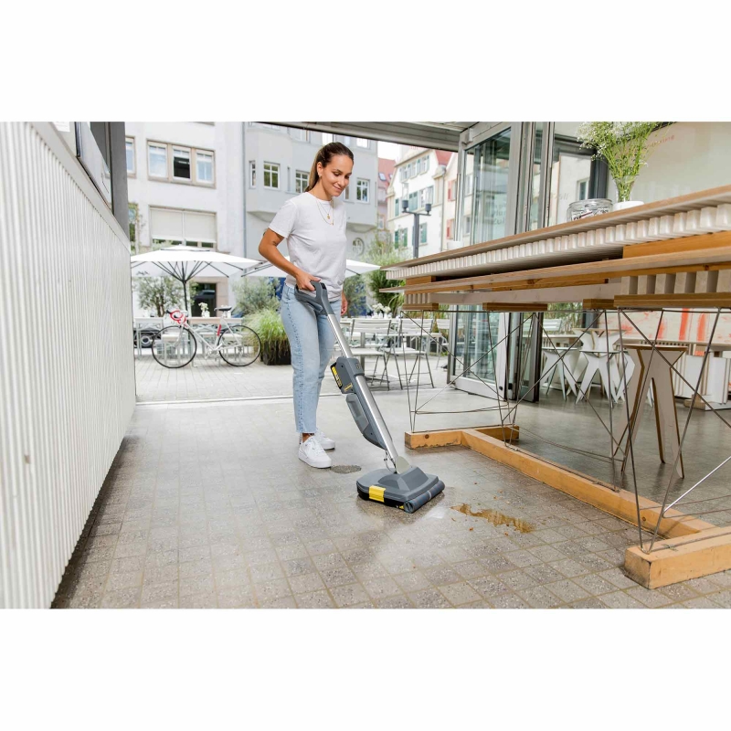 KARCHER KARCHER BR30/1C BP PACK 18v Scrubber Dryer with 1x Battery