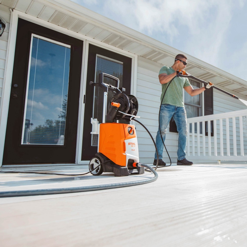 STIHL STIHL RE110+ Pressure Washer plus Foam Nozzle