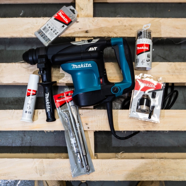 MAKITA MAKITA S-MAK32C 110v SDS Plus Rotary Hammer Drill complete with Accessories
