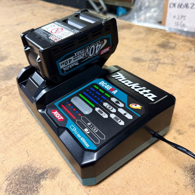 MAKITA MAKITA 191K01-6 40v 4ah XGT Battery Twin Pack/Charger with Makpac Case