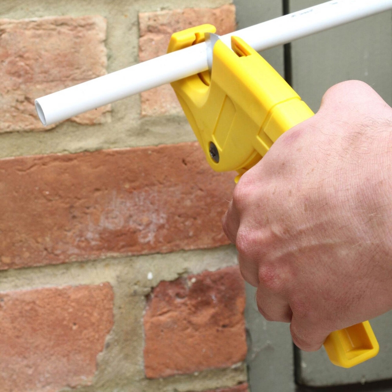 STANLEY STANLEY 0-70-450 28mm Plastic Pipe Cutter