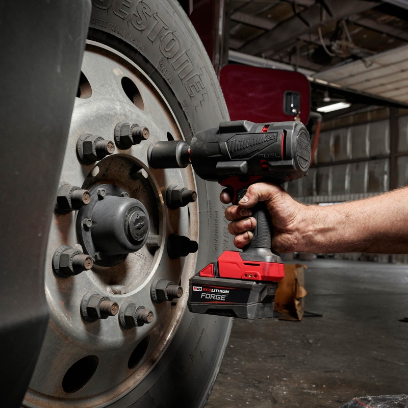 MILWAUKEE MILWAUKEE M18FHIW2F12-502X FUEL 18v Impact Wrench with 2x5ah Batteries