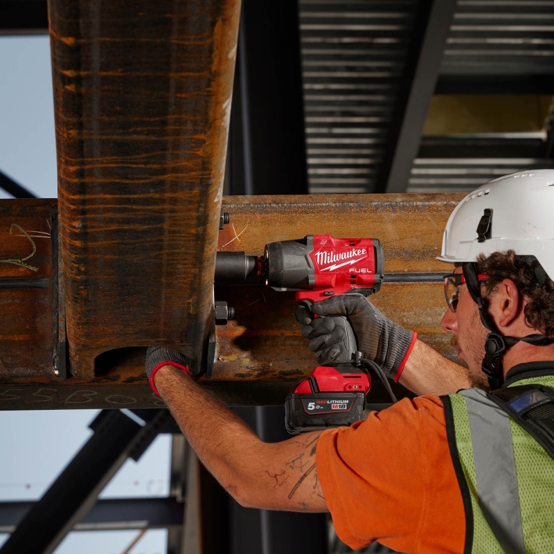 MILWAUKEE MILWAUKEE M18FHIW2F12-502X FUEL 18v Impact Wrench with 2x5ah Batteries