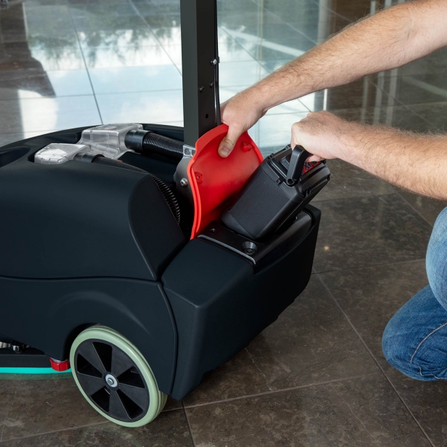 NUMATIC NUMATIC 920086 TTB1840NXRHM 36v Scrub Dryer with 2x Batteries