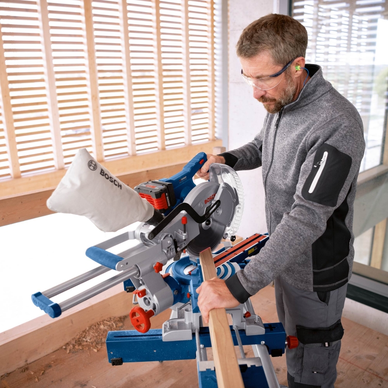 BOSCH BOSCH GCM18V-254D 18v Brushless 254mm Mitre Saw BODY ONLY