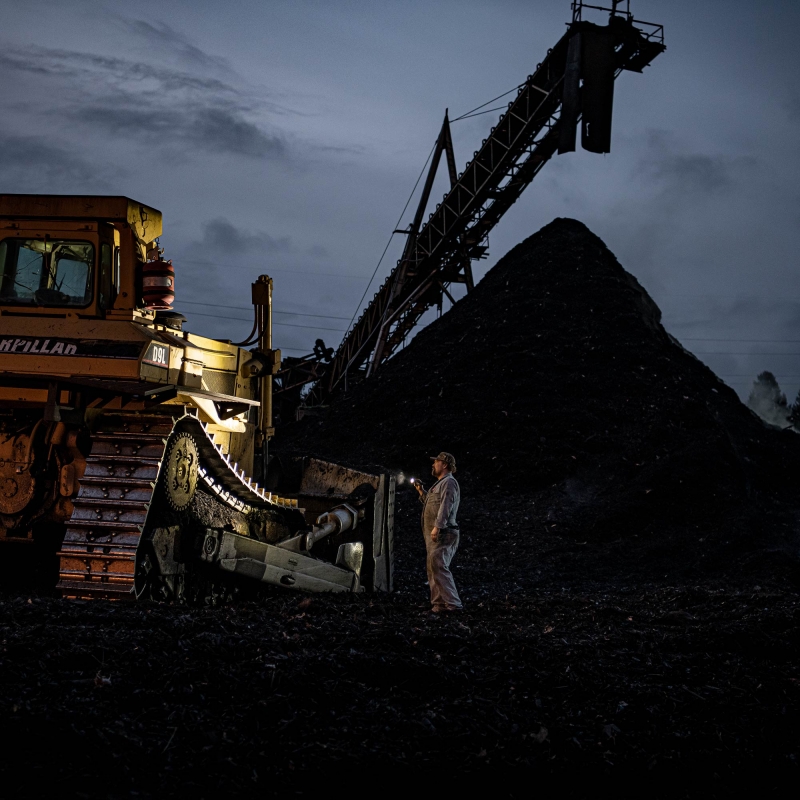 COAST COAST XP11R Rechargeable Torch - 2000 Lumens