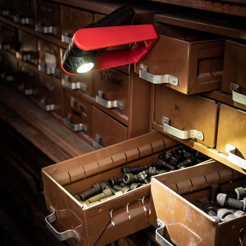 COAST COAST PM200 Alkaline Dual Power Work Light