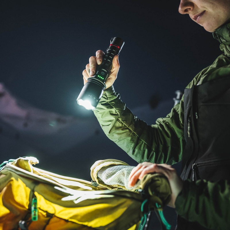 COAST COAST XP20R Rechargeable Torch 4000 Lumens