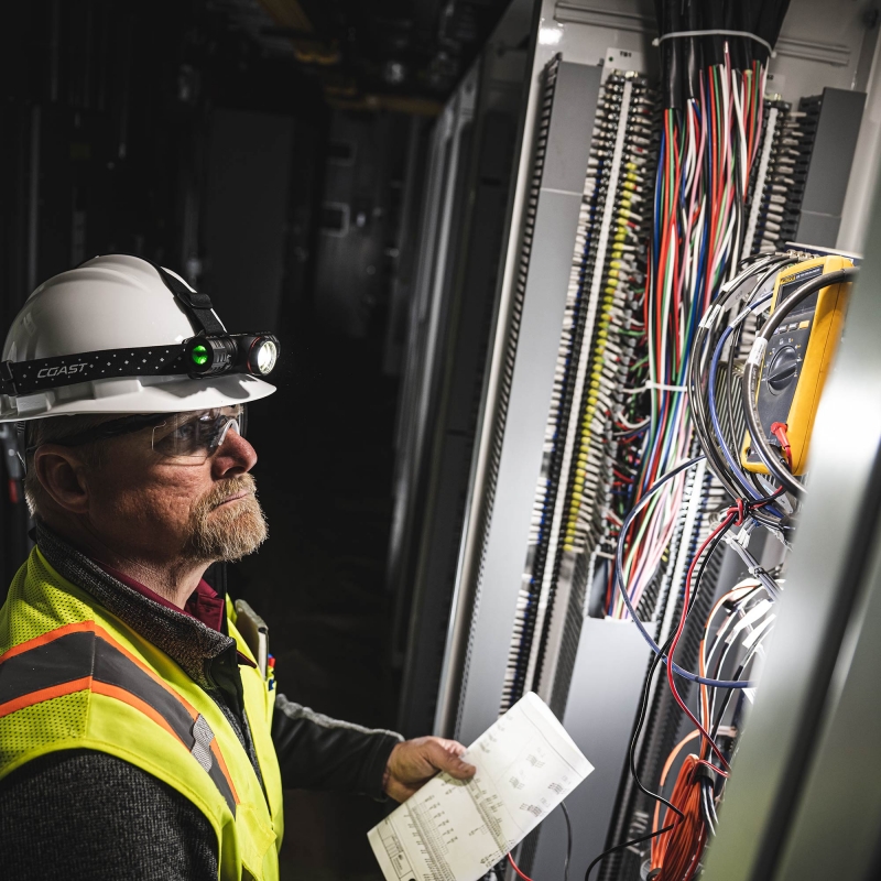 COAST COAST XPH34R Rechargeable Head-Torch 2400 Lumens