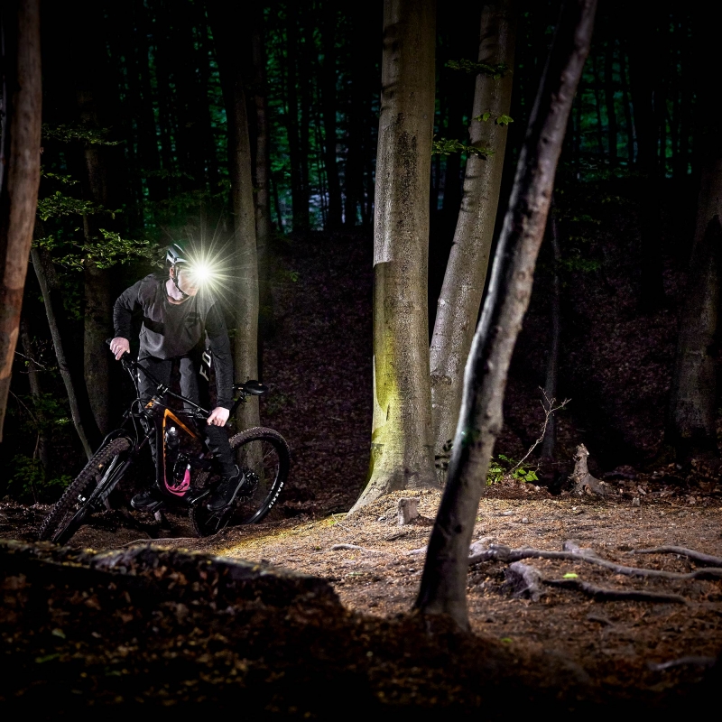 COAST COAST XPH34R Rechargeable Head-Torch 2400 Lumens