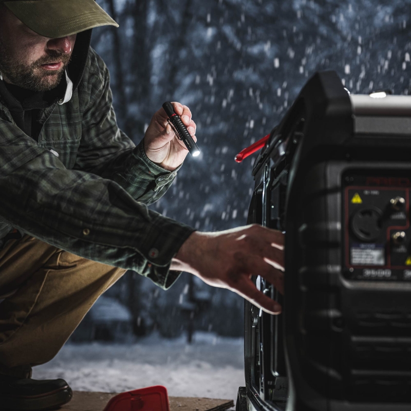 COAST COAST XT10R Rechargeable Torch 280 Lumens