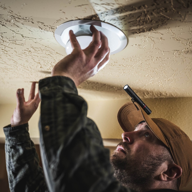 COAST COAST XT10R Rechargeable Torch 280 Lumens