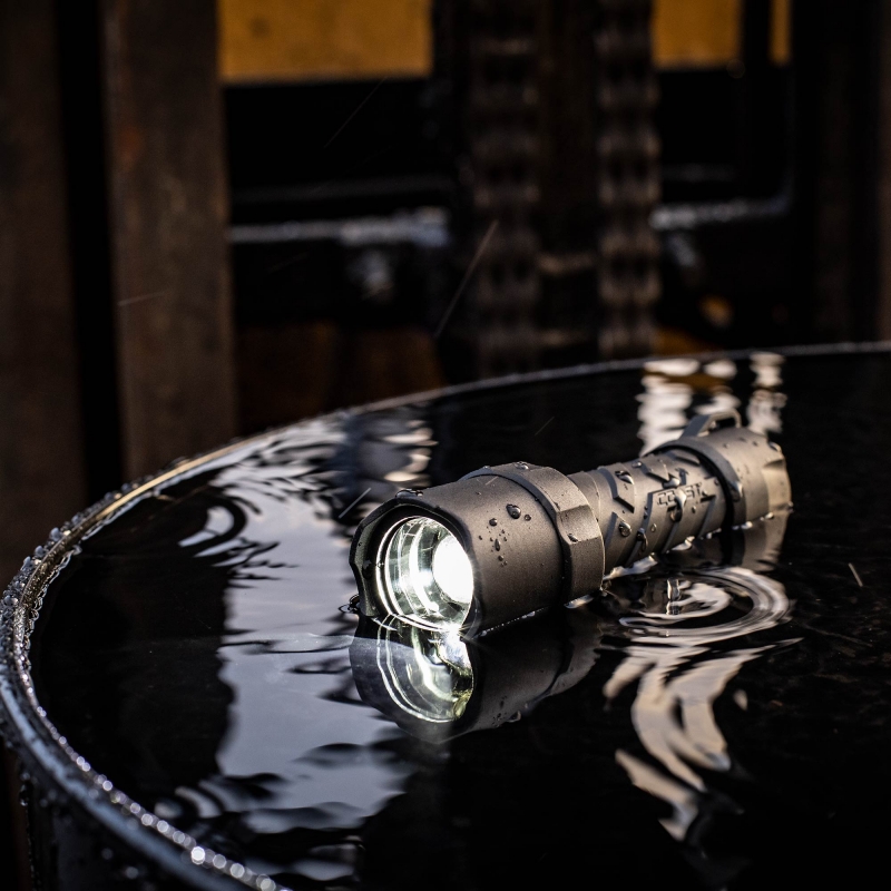 COAST COAST POLYSTEEL 400R Twist Focus LED Torch 400 Lumens