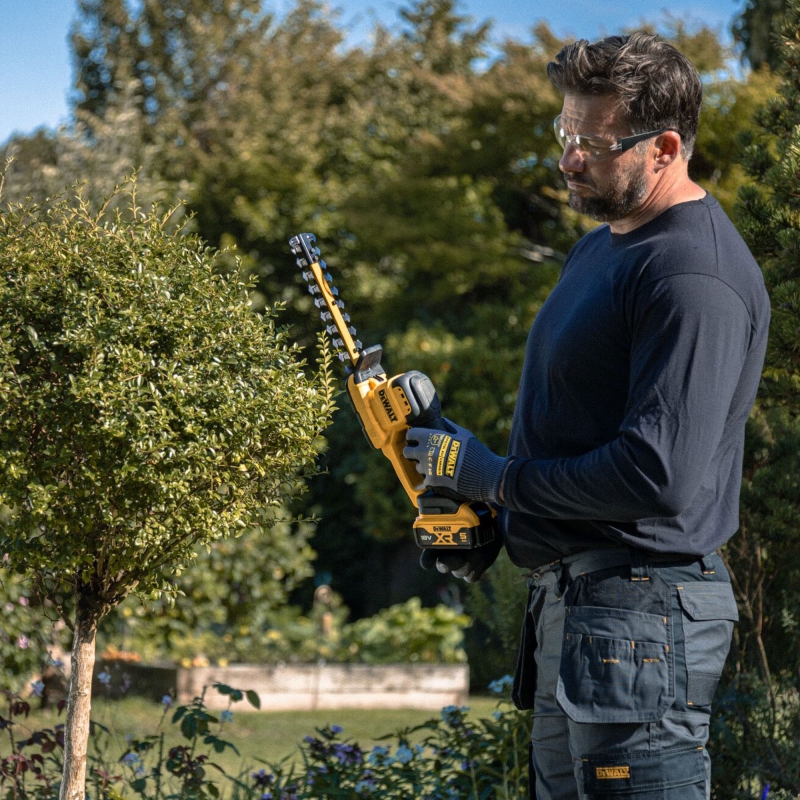 DEWALT DEWALT DCMHT520N 18v Compact Hedge Trimmer BODY ONLY