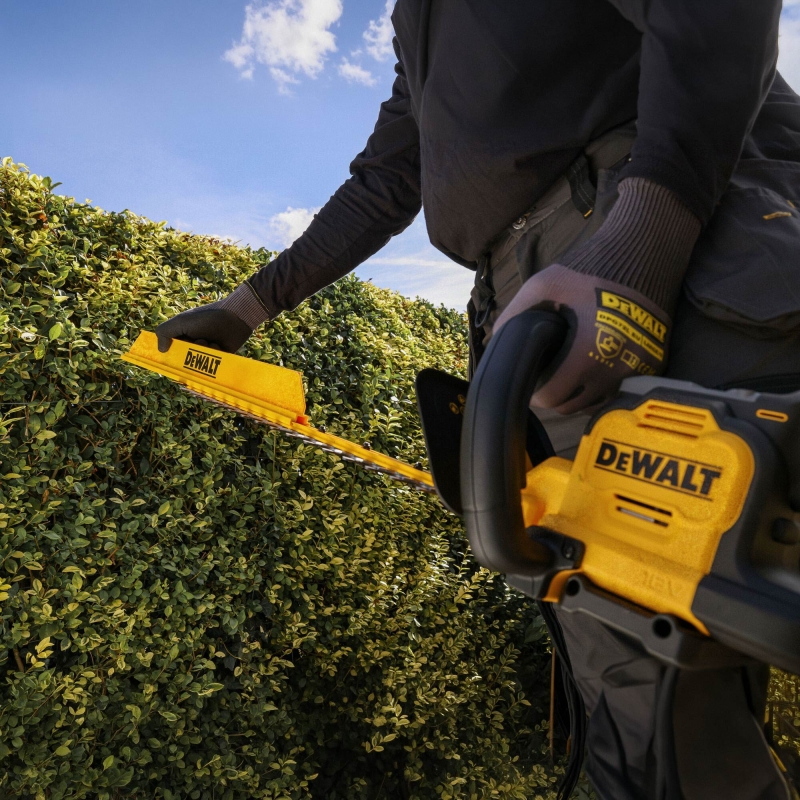 DEWALT DEWALT DCMHT567N 18v Brushless 60cm Hedge Trimmer BODY ONLY