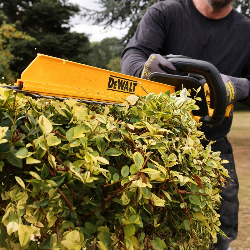 DEWALT DEWALT DCMHT567N 18v Brushless 60cm Hedge Trimmer BODY ONLY