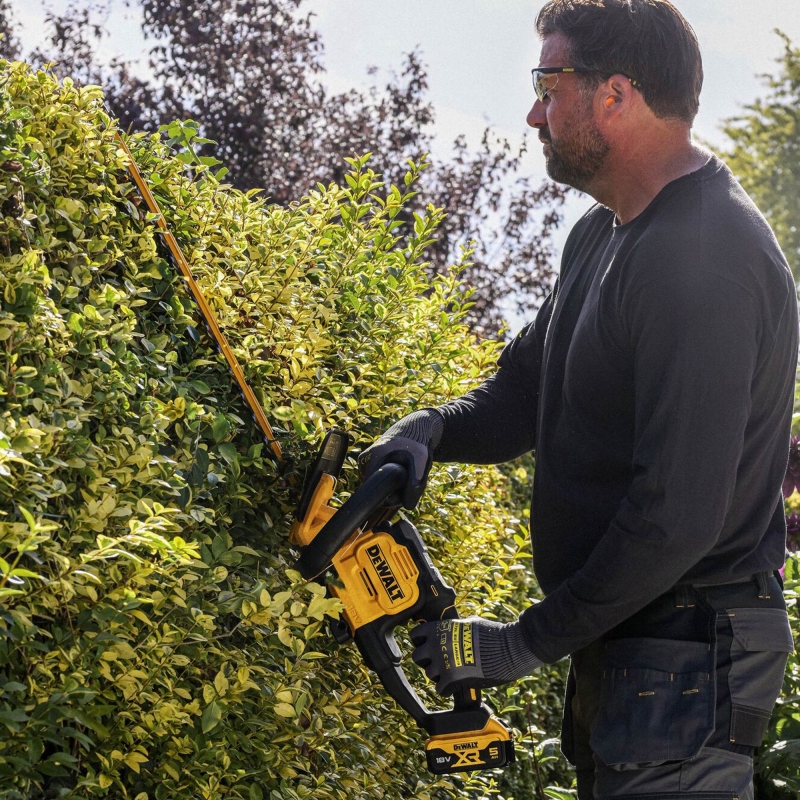 DEWALT DEWALT DCMHT567N 18v Brushless 60cm Hedge Trimmer BODY ONLY