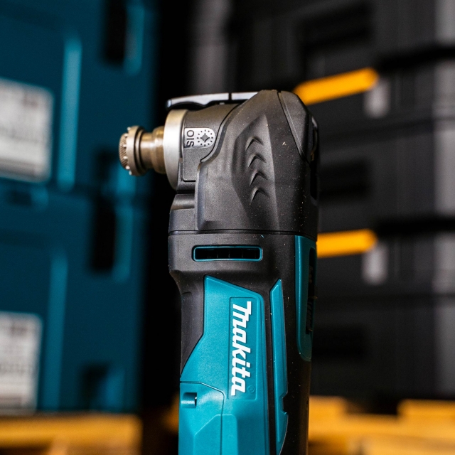 MAKITA MAKITA DTM51ZJX7 18v LXT Multi-Tool BODY ONLY complete with Accessories