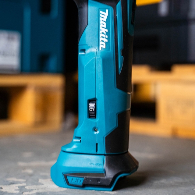 MAKITA MAKITA DTM51ZJX7 18v LXT Multi-Tool BODY ONLY complete with Accessories