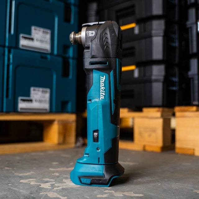 MAKITA MAKITA DTM51ZJX7 18v LXT Multi-Tool BODY ONLY complete with Accessories