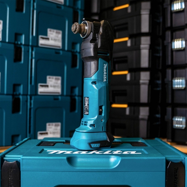 MAKITA MAKITA DTM51ZJX7 18v LXT Multi-Tool BODY ONLY complete with Accessories