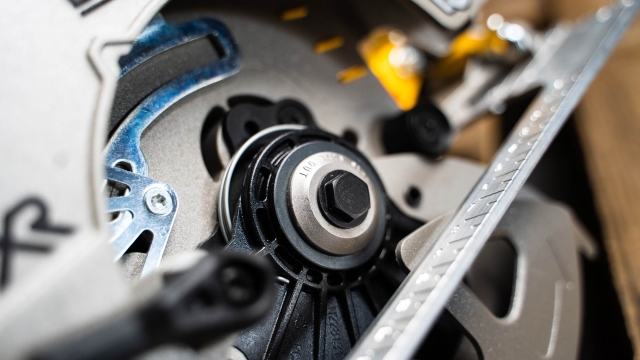 DEWALT DEWALT DCS570N 18v Brushless 184mm Circular Saw BODY ONLY