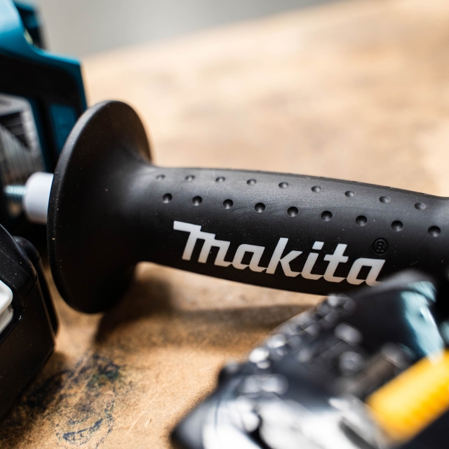 MAKITA MAKITA DGA463RTJ 18v Brushless 115mm Grinder with 2x5ah Batteries