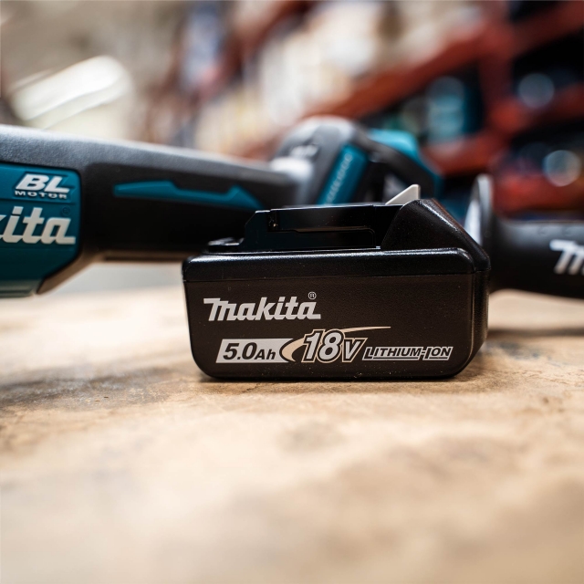 MAKITA MAKITA DGA463RTJ 18v Brushless 115mm Grinder with 2x5ah Batteries