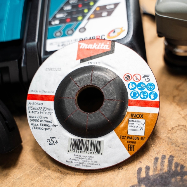 MAKITA MAKITA DGA463RTJ 18v Brushless 115mm Grinder with 2x5ah Batteries