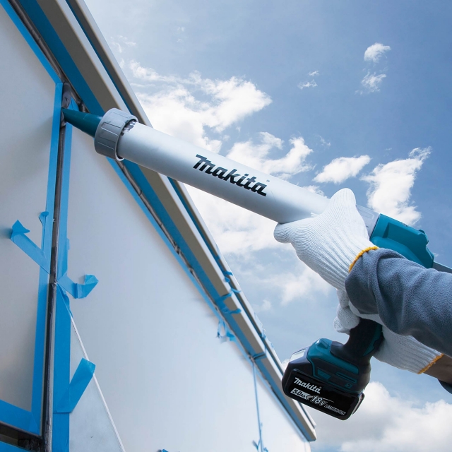 MAKITA MAKITA DCG180ZBK 18v Caulking Gun body in case