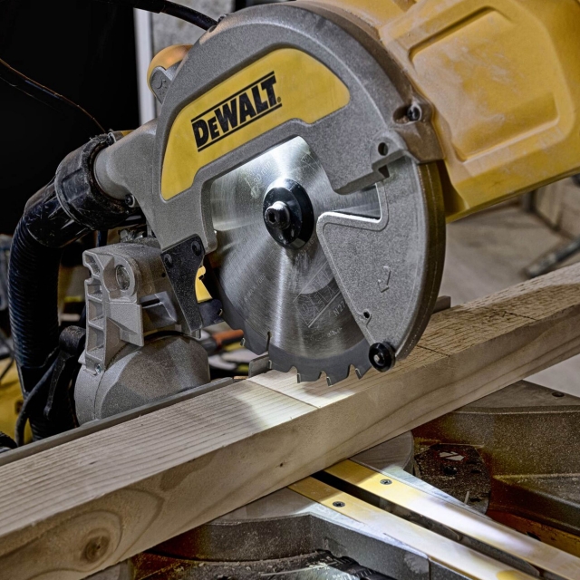 DEWALT DEWALT DWS777 240v 216mm Slide Mitre with XPS