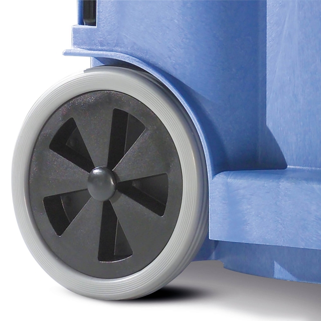 NUMATIC NUMATIC WVD900-2 240v Wet and Dry Vac c/w BB8 Kit