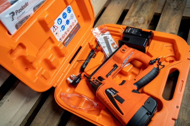 PASLODE PASLODE IM65/F16 Li-Ion Impulse Gas Brad Nailer